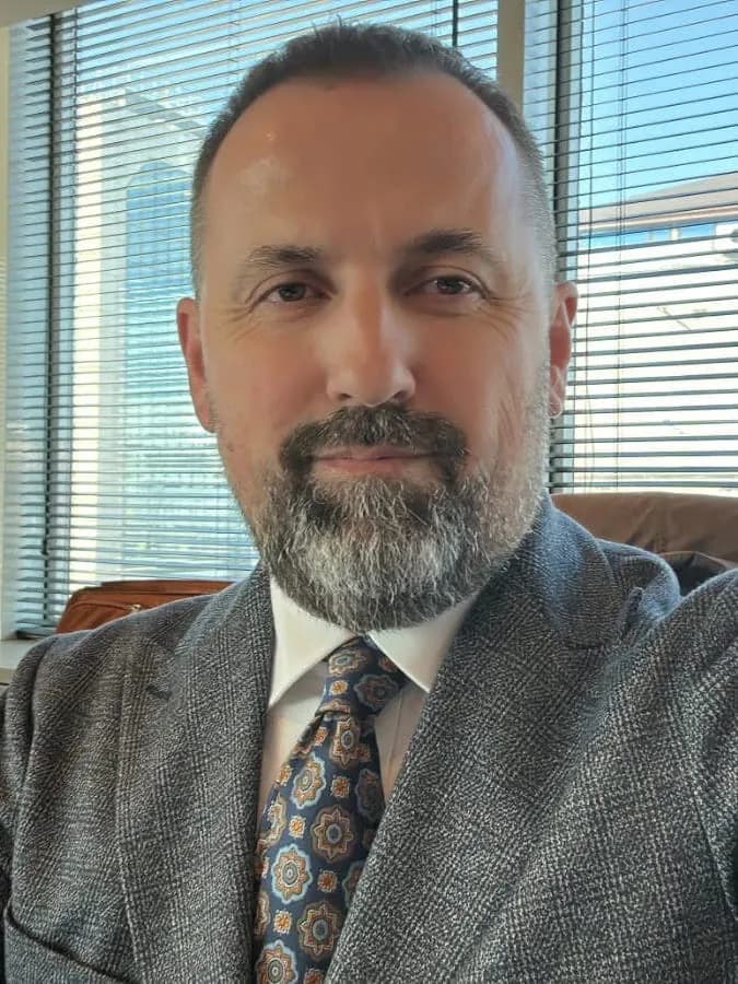 Portrait of Dukagjin Hysa, CEO of BronchoTech