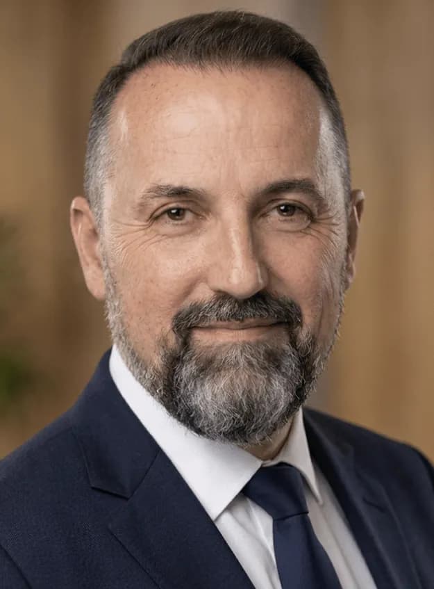 Portrait of Dukagjin Hysa, CEO of BronchoTech
