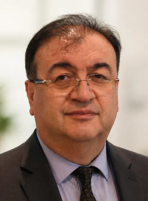Portrait of Prof. Dr. Yalçın Karakoca, Founder & President and Chief Medical Innovator of BronchoTech